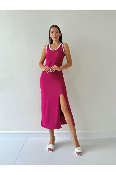 SEDA FİDAN BOUTIQUE فستان بشعار براد مضلع باللون الفوشيا