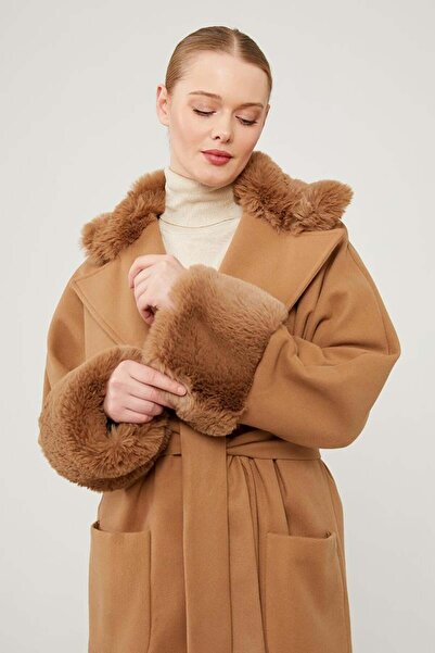Levidor Brown Collar Sleeves Fur Detailed Coat