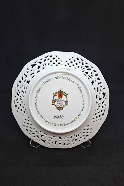 Bavaria Schumann Arzberg L. Helje Series 1881 Stamped Porcelain Wall Plate Blueberry 18.5 cm