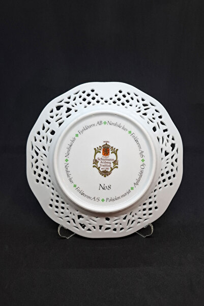 Bavaria Schumann Arzberg L. Helje Series 1881 Stamped Porcelain Wall Plate Rosehip 18.5 cm