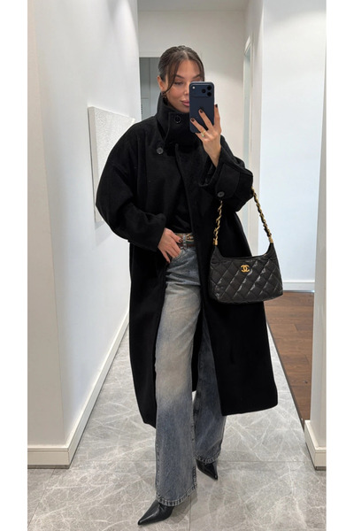 My Blog Černý kabát Vittoria s knoflíkovým límcem - 2511