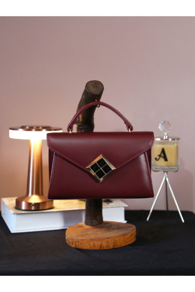 Alvora حقيبة يد وكتف صغيرة بغطاء بإبزيم هندسي