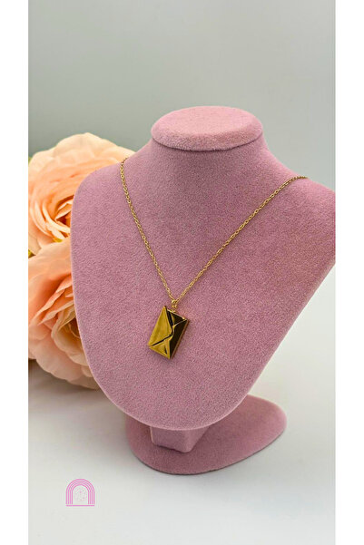 Moond Accessories قلادة ذهبية من الفولاذ مع نمط حرف قابل للفتح من الداخل