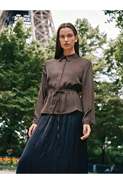 LC Waikiki قميص نسائي من الساتان بحزام الخصر