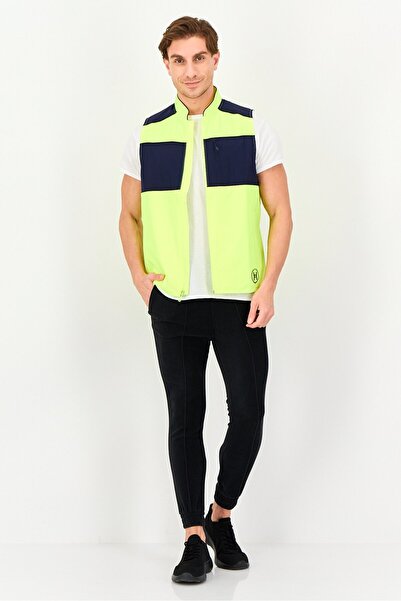 Under Armour Men Fitted Sleeveless Outdoor Vest, Multicolor