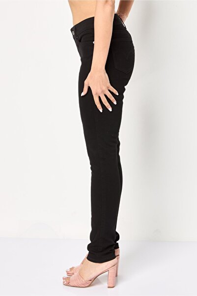 Levi's Women Slim Fit Solid Stretchable Denim, Black