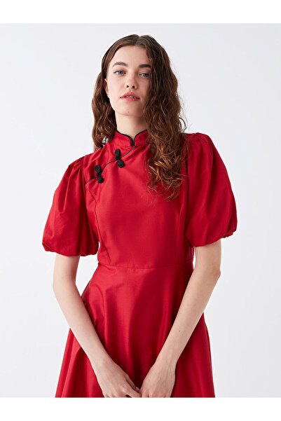 LC Waikiki Nádherné saténové dámské šaty s rovným límečkem a krátkým rukávem