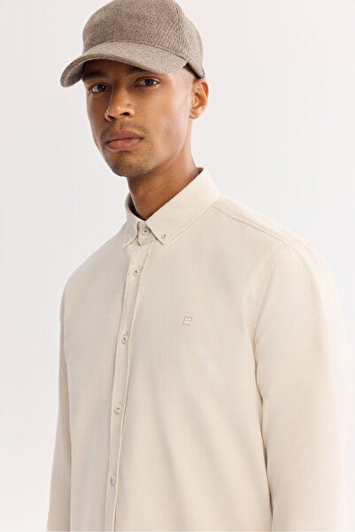 Avva Men's Off-White Button down Collar 100% Cotton Soft Touch Velvet Regular Fit Shirt B002032