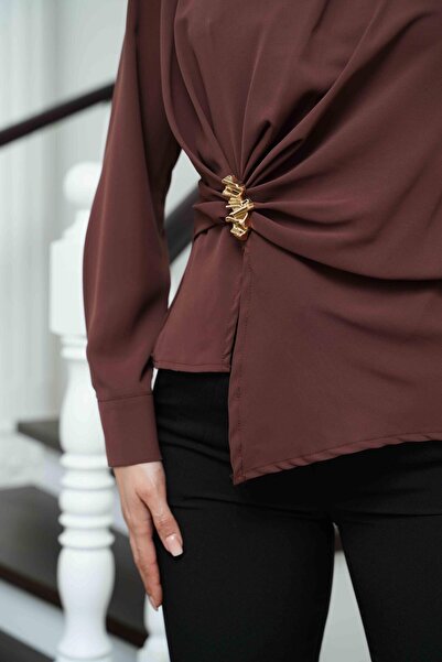 Serica Moda Long Sleeve Blouse with Coffee Buckle Detail