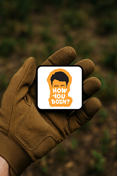 AHWALL شارة/شريط/شعار بتصميم شخصية مينيمال مكتوب عليها عبارة “How You Doin’?”