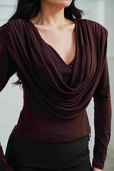 Serica Moda Μπλούζα με μακρυμάνικο γιακά καφέ χρώματος