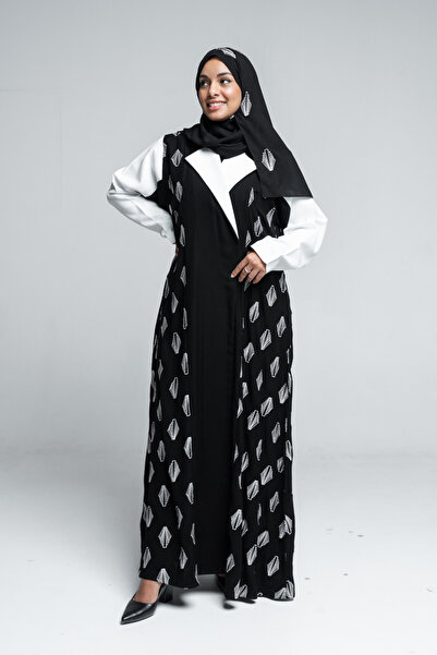 LAVİNİA Lavinia women's abaya, soft crepe fabric, half-circle style.