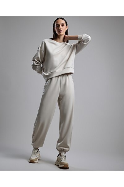 R&B Solid Sweatshirt with Crew Neck and Long Sleeves