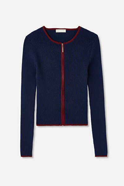 Mudo Fitted Zip-Up Cropped Sweatshirt with Cropped Sleeves