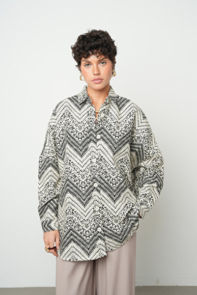 Orfeo Negro Γυναικείο πουκάμισο με μικτό σχέδιο oversized κοψίματα σε μαύρο κρεμ χρώμα