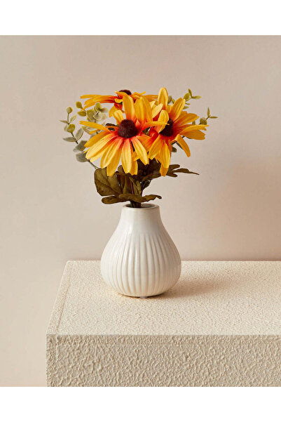 REDTAG زهرة المخروط في مزهرية خزفية