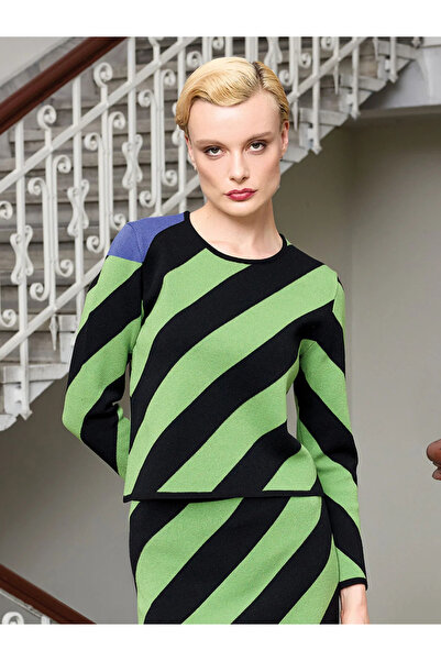 Unique Crew Neck Striped Knitwear