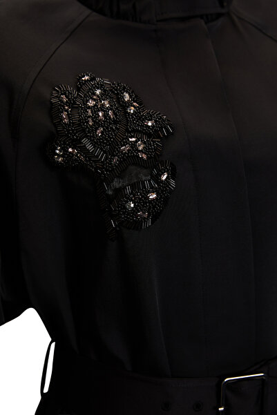 Exquise Stone Embroidered Stand Collar Belted Regular Trench Coat