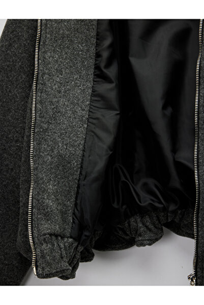 Koton Оверсайз-куртка-бомбер з високим коміром, довгими рукавами, кишенями та блискавкою