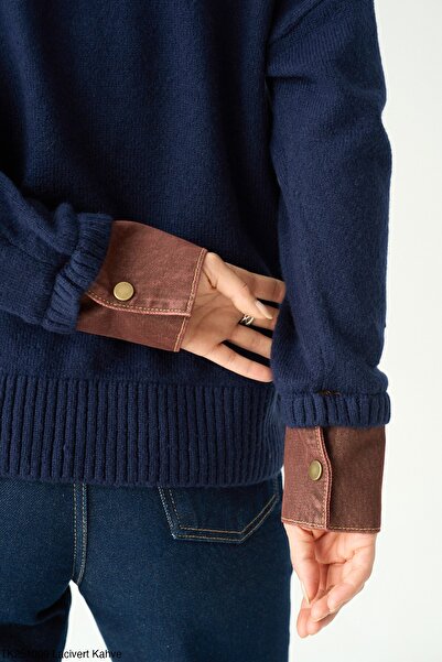 ossons Contrast Collar Button Detailed Knitwear