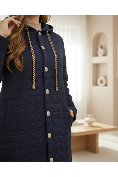 MissRunin Kapşonlu Önü Düğmeli Zincir Detaylı Kapitone Kap