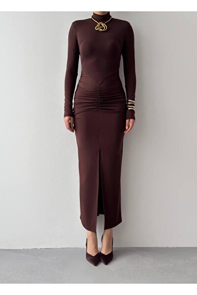 mafdress Γυναικείο βραδινό φόρεμα με ψηλό λαιμό και μακρυμάνικο καφέ με λεπτομέρεια με σχισμή