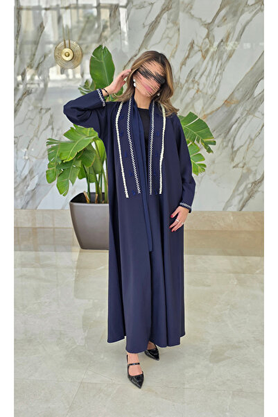 AYA عباية زرقاء داكنة مع تطريز أمامي