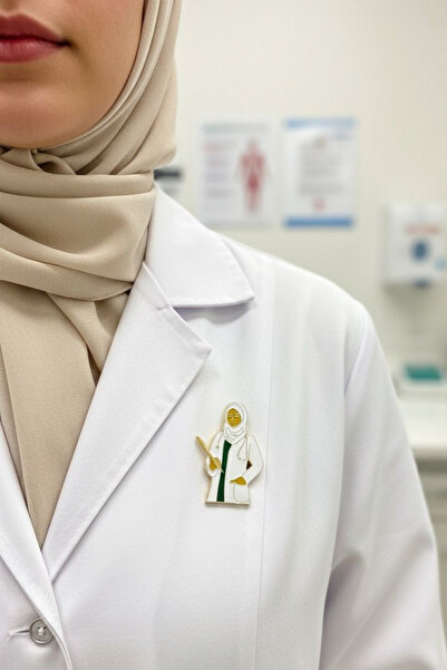 Jaida Moda Başörtülü ve Türbanlı Kadın Doktor & Hemşire Broş – Unisex Pirinç, Meslek Figürlü Şık Aksesuar