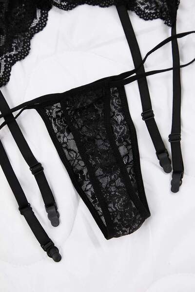 Trendyol Curve Μαύρο καλσόν με βολάν χωρίς καπάκι με δαντέλα Babydoll/Φανταστικό νυχτικό TBBAW26CS00007