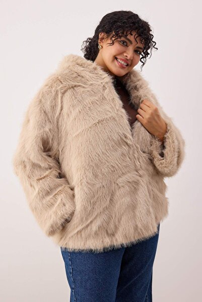 Trendyol Curve Beige Oversize Mold Hooded Fur Plus Size Coat Twoaw26Aw00000
