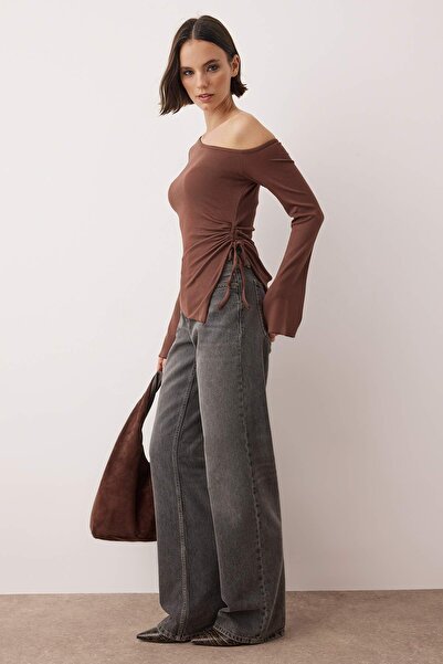 Trendyol Collection Καφέ ασύμμετρη πλεκτή μπλούζα με ανοιχτό ώμο, ισπανικό μανίκι TWOAW26BZ00328