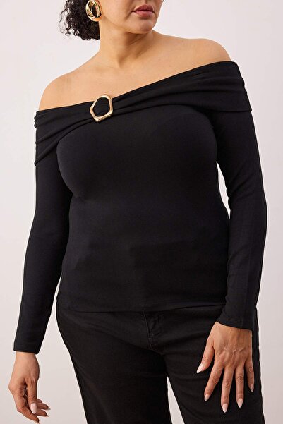 Trendyol Curve Schwarze, weiche Viskose-Bluse mit Carmen-Kragen, eng anliegend, gestrickt, Übergröße TBBAW26AF00094