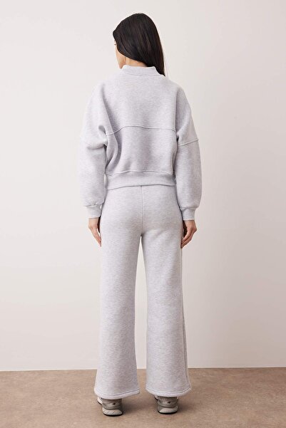Trendyol Collection Γκρι μελανζέ κανονικό σετ φούτερ με φερμουάρ με φαρδύ πόδι/πλεκτό φούτερ με φαρδύ πόδι TWOAW26EM00016