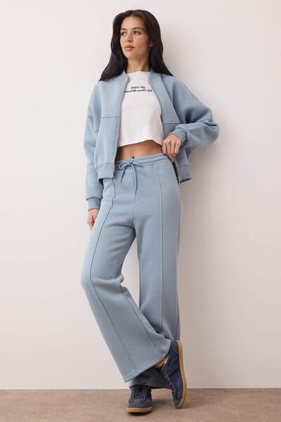 Trendyol Collection Μπλε κανονικό σετ φόρμας με φερμουάρ με φαρδύ πόδι/πλεκτό φόρμα TWOAW26EM00016