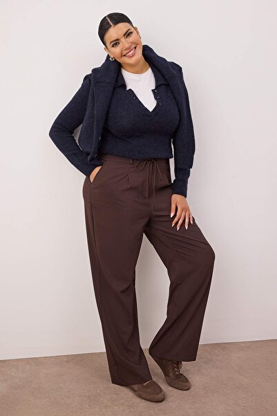 Trendyol Curve Braune, elastische, gewebte Hose in Übergröße TBBAW26AR00000