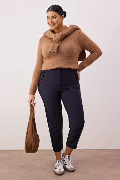 Trendyol Curve Marineblaue, knöchellange Hose aus gewebtem Stoff mit hoher Taille und Zigarettenform und Befestigungsbügeln TBBAW23AR00015