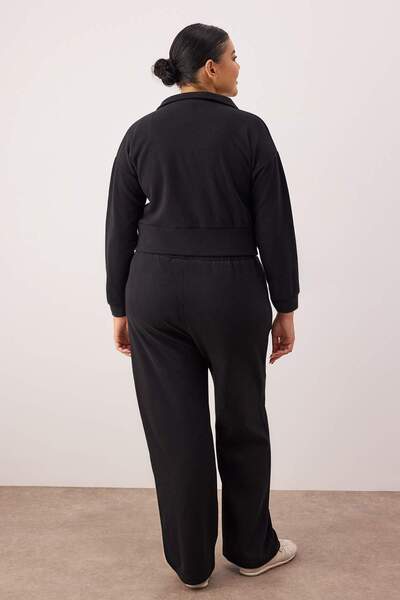 Trendyol Curve Черен къс топ с цип отпред и ребристи детайли, комплект спортен екип в големи размери TBBAW26TS00013