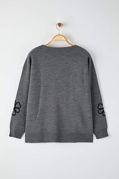 Trendyol Curve Anthracite Embroidery Detailed V-Neck Knitwear Cardigan Tbbaw26Av00018