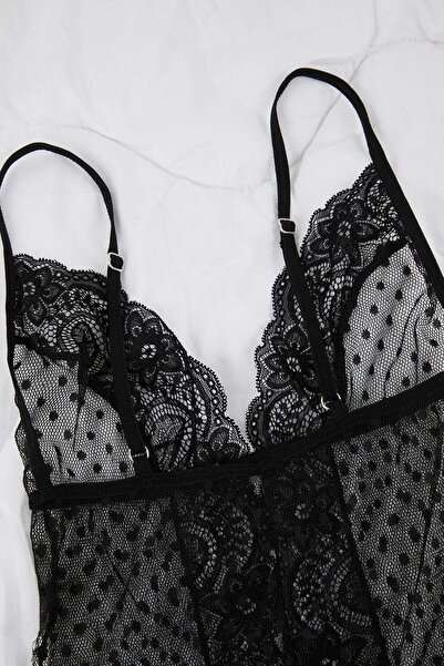 Trendyol Collection Schwarzer Tüll-Body mit Polka Dots THMAW26BD00021