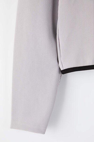 Trendyol Curve Teen Grey Contrast διακοσμητικό ρέλι Εφαρμοσμένη/στενή εφαρμογή με φερμουάρ στο λαιμό, ελαστική πλεκτή μπλούζα TBBAW26AF00041