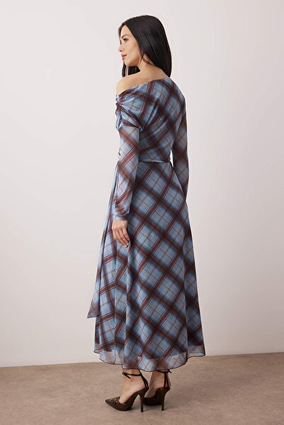 Trendyol Collection Plaid Accessory Detailed Lined Tulle Asymmetrical Neckline Slit Flexible Maxi Knitted Dress Twoaw26El00320