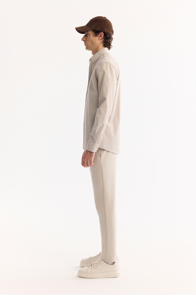 Avva Ανδρικό πουκάμισο με μπεζ γιακά με κουμπιά, εύκολο στο σιδέρωμα, ριγέ, λεπτή εφαρμογή A52Y2098