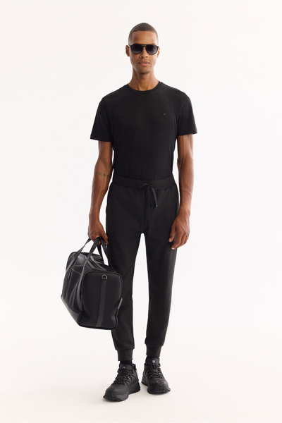 Avva Men's Black Waist Elastic Side Pocket Injection Printed Regular Fit Jogger A52Y3401