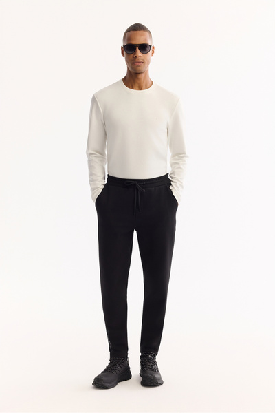 Avva Ανδρικό μαύρο ελαστικό στη μέση με κορδόνια με πλαϊνές τσέπες με ραβδώσεις Interlock Jogger A52Y3403