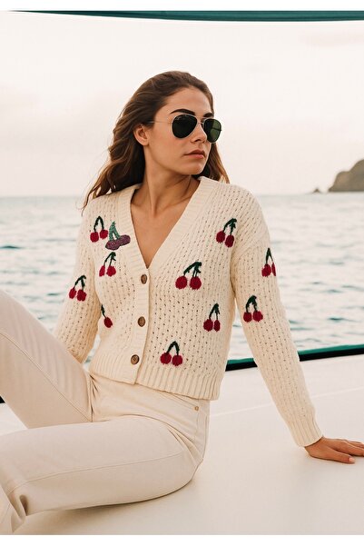 GZ Design Kiraz Işlemeli Krem Renk Triko Hırka