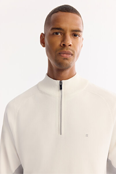 Avva Men's Ecru Stand Collar Zippered Rayon Non-Pilling Knitwear Regular Fit Sweater A52Y5020