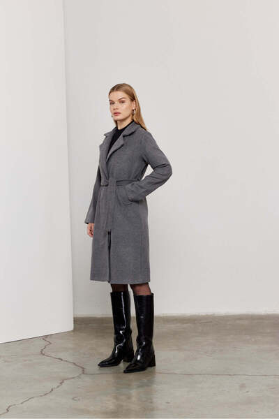 SevdeUgur Dámský šedý antracitový kabát s páskem na knoflíky / Sevde Ugur
