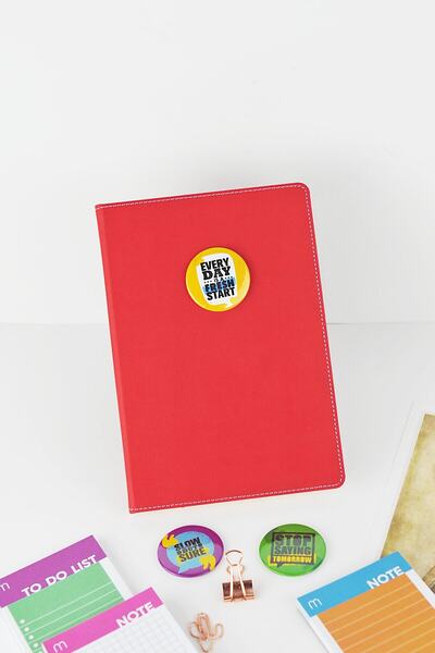 Munu Note Munumood Motivation - 224 Pages A5 Lined 110 Gr. Hard Cover Notebook + 3-Piece Badge Set