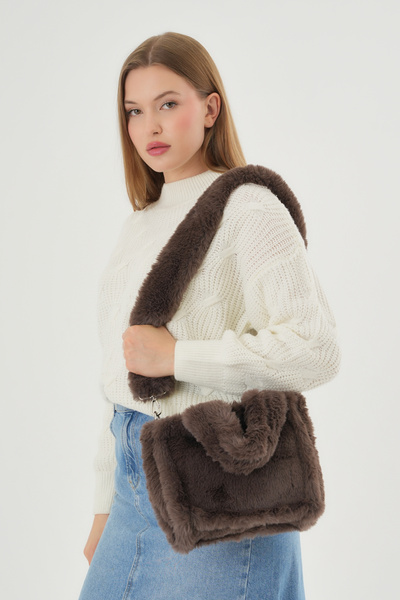 MUTE BAG حقيبة قطيفة بمقبض طويل باللون الأحمر - 24 الحجم: 18