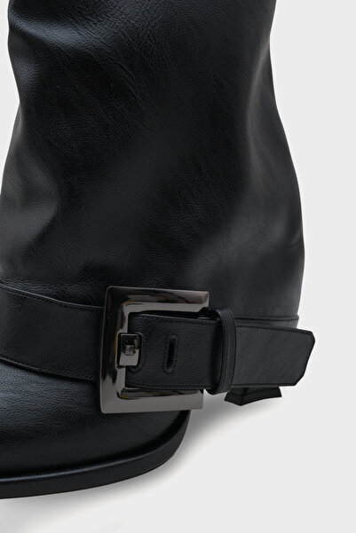 LOJO Kadın Sivri Burun Kemer Tokalı Topuklu Günlük Bot Kavosa Siyah